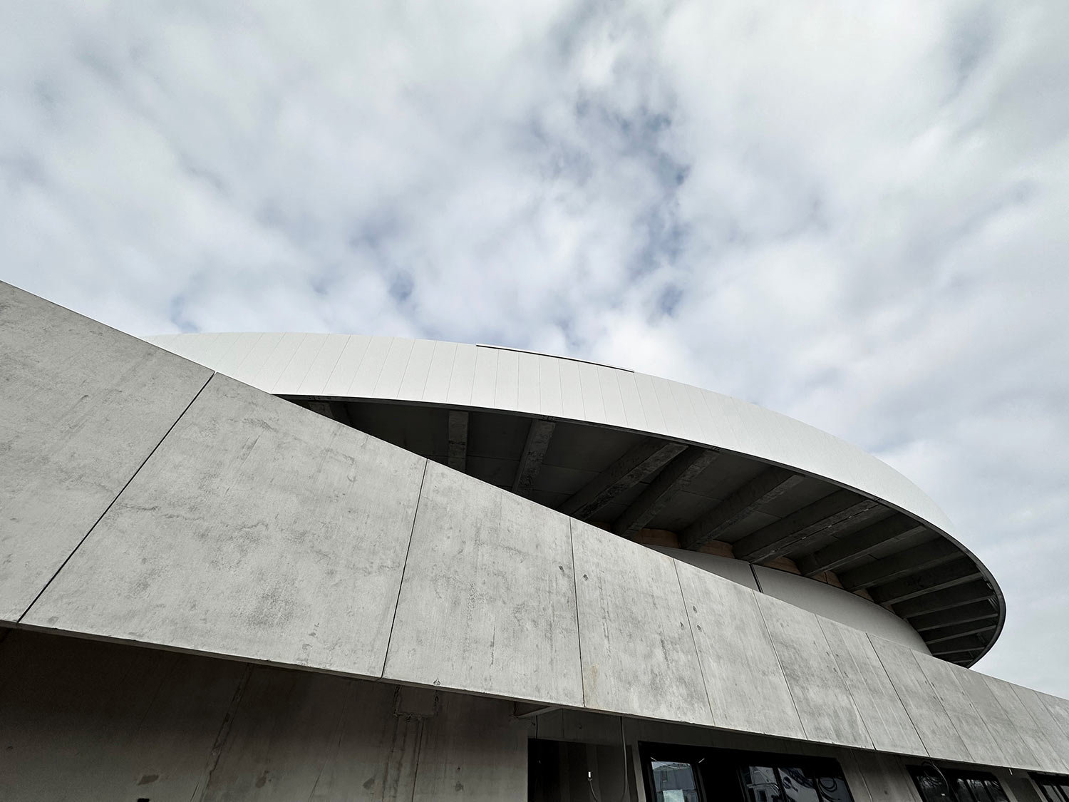 Livraison de béton vertua pour la construction du nouveau Palais des sports de Caen-la-mer